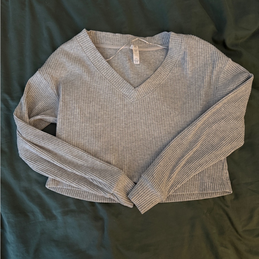 ALO Yoga Light Gray Ribbed V-Neck Top